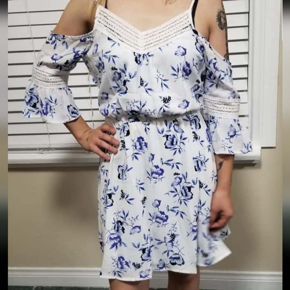 NWT Women's Dress White & Blue floral lining white size s, m, l, & xl